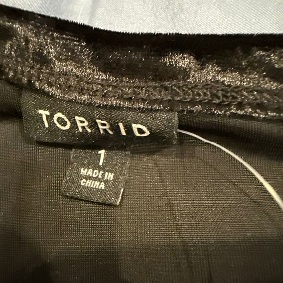 Torrid size one black velvet, scoop neck tunic new with tags - Picture 3 of 3